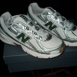 New Balance Kids Sneakers - White and Green
